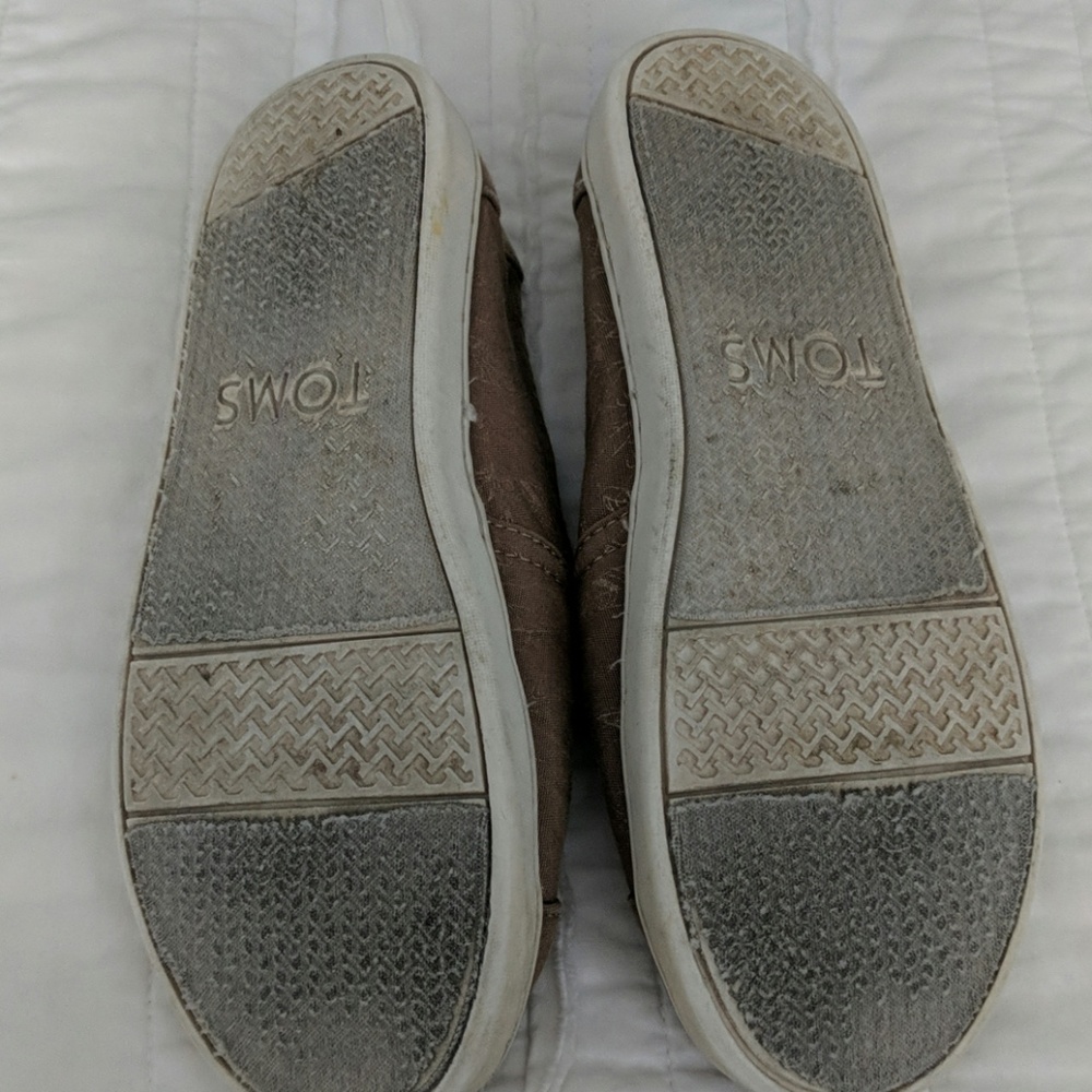 Toms - Picture 3 of 4